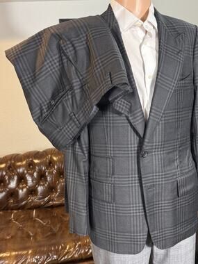 Tom Ford Peak Lapel Charcoal Gray Plaid Wool Suit 2PC 40R 50R 33x28.5 Trousers